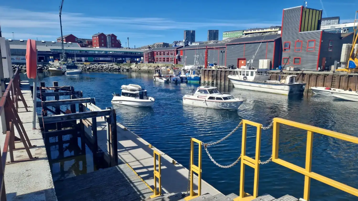 Boat on the Nuuk Fjord cruise with Greenlandic picnic