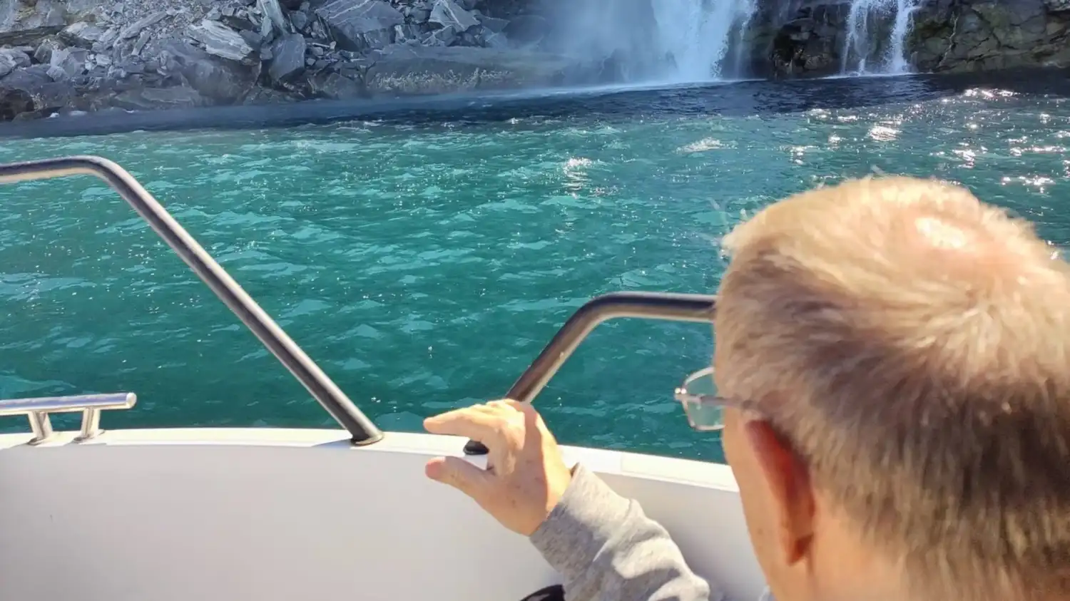 Greenlandic picnic on the fjord cruise